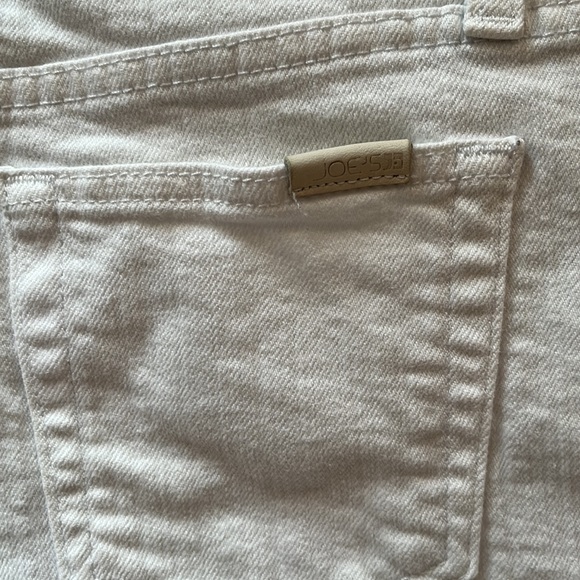 Joe’s white cotton Jean shorts 24 98.5% cotton 1.5% elastic - Picture 4 of 4